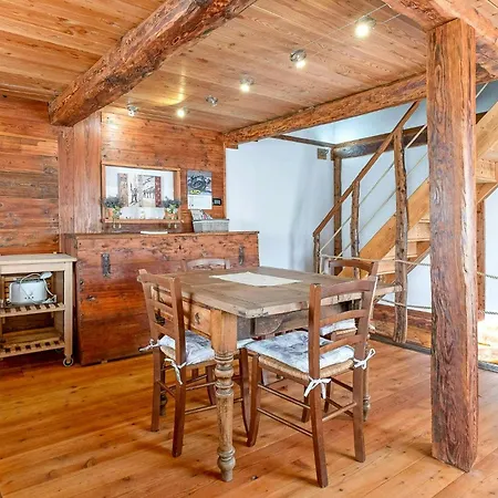 Stone Mountain Overlooking Ala Valley Casa vacanze *